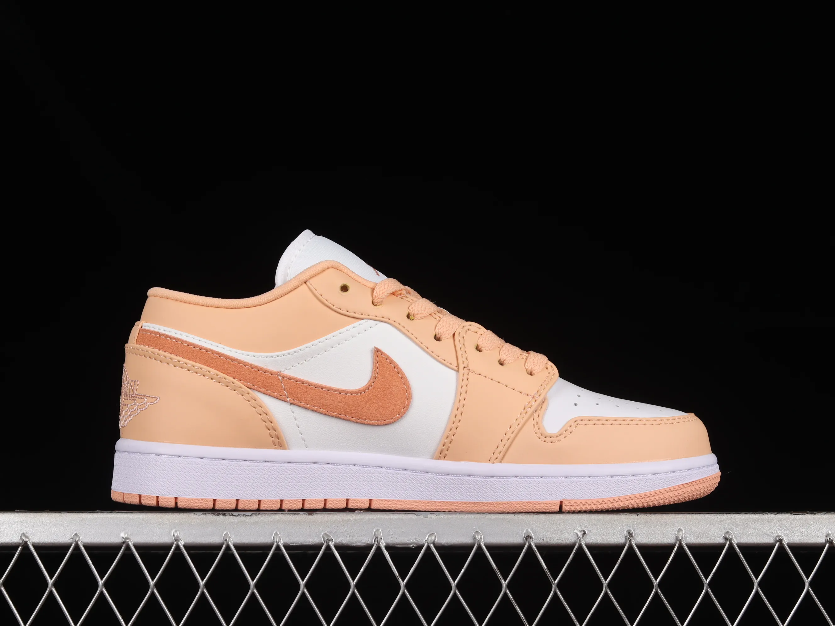 All categories Air Jordan Jordan series basketball shoes Air Jordan 1 Low Z version Air Jordan 1 Low AJ1 Joe 1 white and orange low-top cultural and leisure sports sneakers DC0774-801